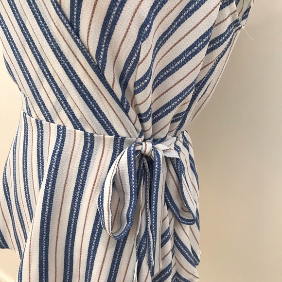 Nwot Monteau Los Angeles striped peplum wrap top - Picture 4 of 12